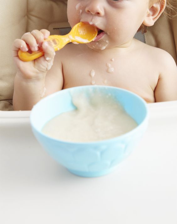 Quand les bébés peuvent-ils manger des céréales de riz et autres céréales pour bébés ?