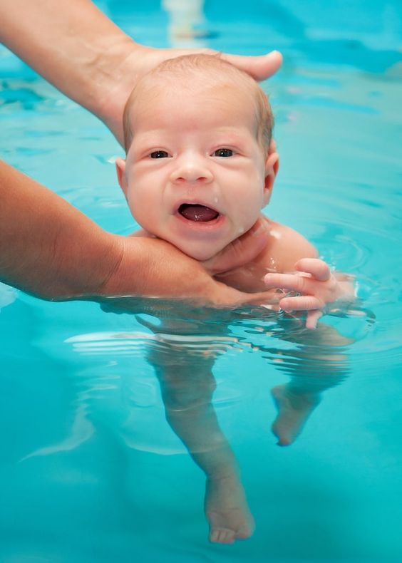 Quand les bébés peuvent-ils nager ?