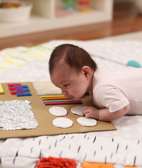 Quand les bébés peuvent-ils faire des puzzles ?